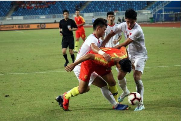 国足3:1完败越南中国足球路在何方,论国足1比3惨败越南