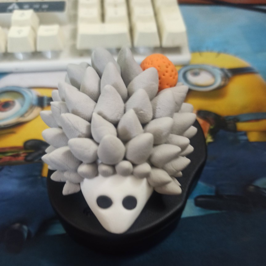 用超轻粘土做的超可爱小刺猬,超轻黏土和松果做刺猬