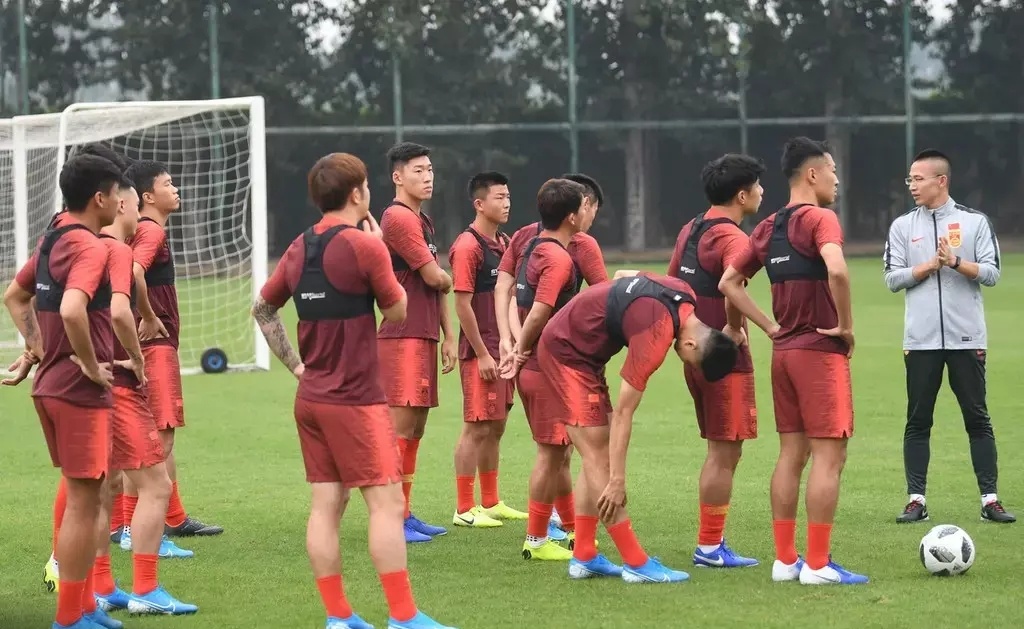 恒大队对国足,恒大怒怼足协引发的深度思考