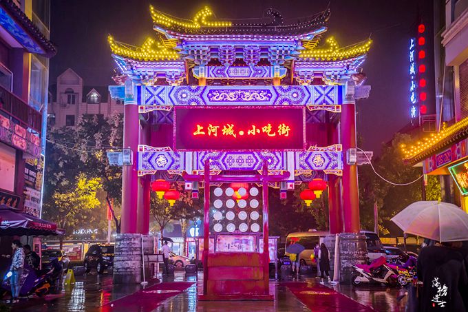 开封不要门票的小吃街,开封有个室内的小吃街