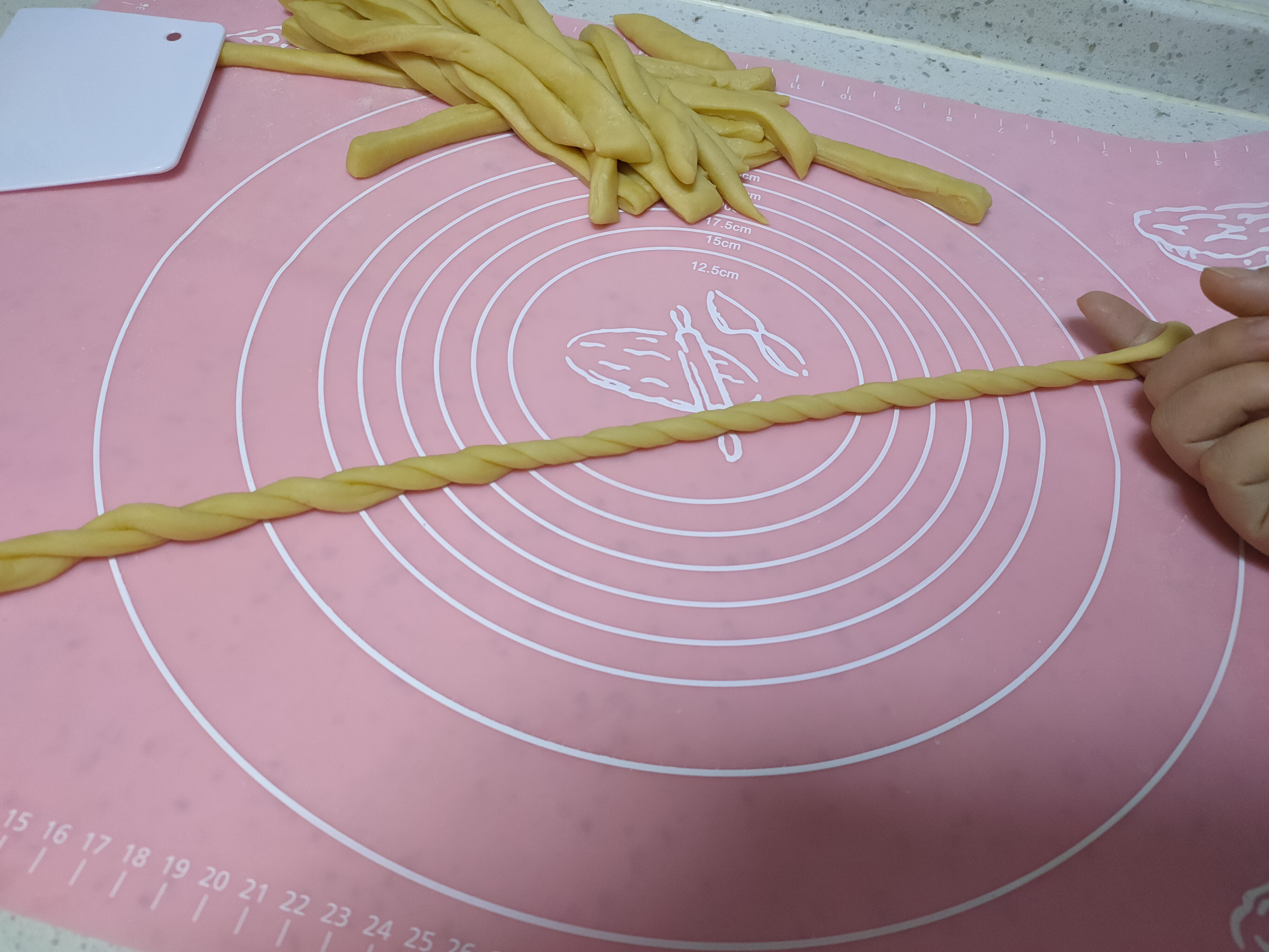 炸麻花放脆皮粉吗,炸麻花加泡打粉吗