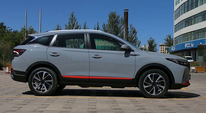 东风风神最新发布的ax7马赫版,东风风神全新ax7马赫版是珍珠白吗