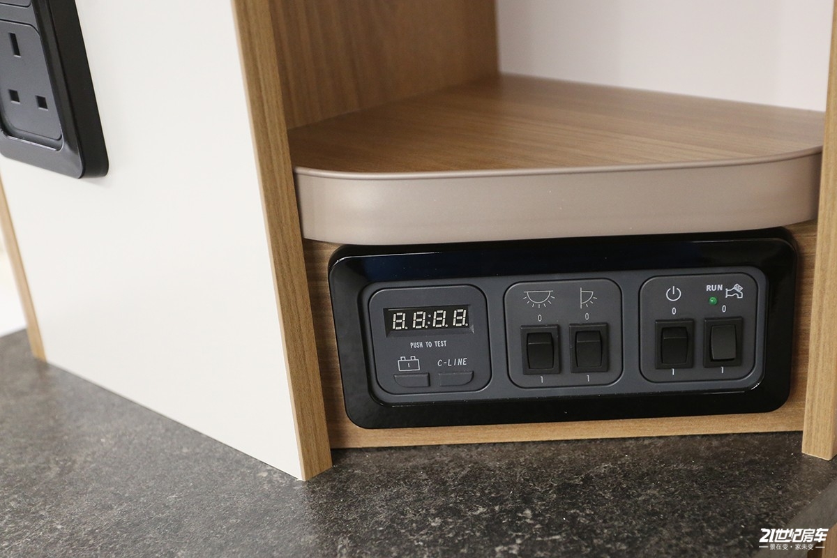 英国百丽d4,发现4拖挂式房车