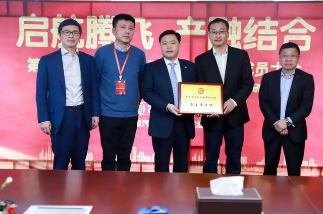 中国汽车金融发展共同体成立，与神马专车达成百亿元战略合作