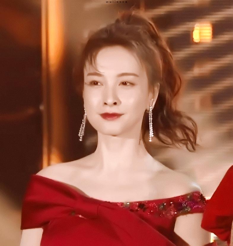 最近吴昕晒出一款的化妆水,吴昕推荐30岁的护肤