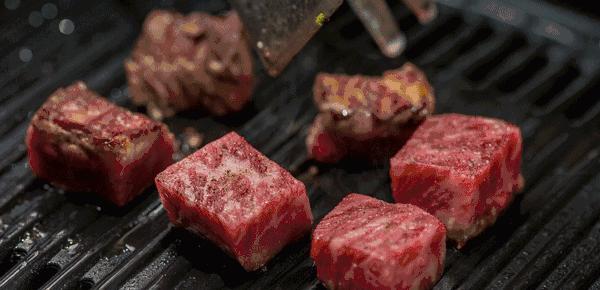 眼睛周围有脂肪粒用什么眼霜好,用雅诗兰黛眼霜长脂肪粒怎么办