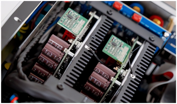 硬撼传统音响不落下风NADM33BluOS流媒体解码放大器