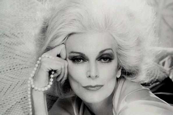 超模女王卡门：三次婚姻不幸，83岁有小鲜肉男友，89岁还上台走秀