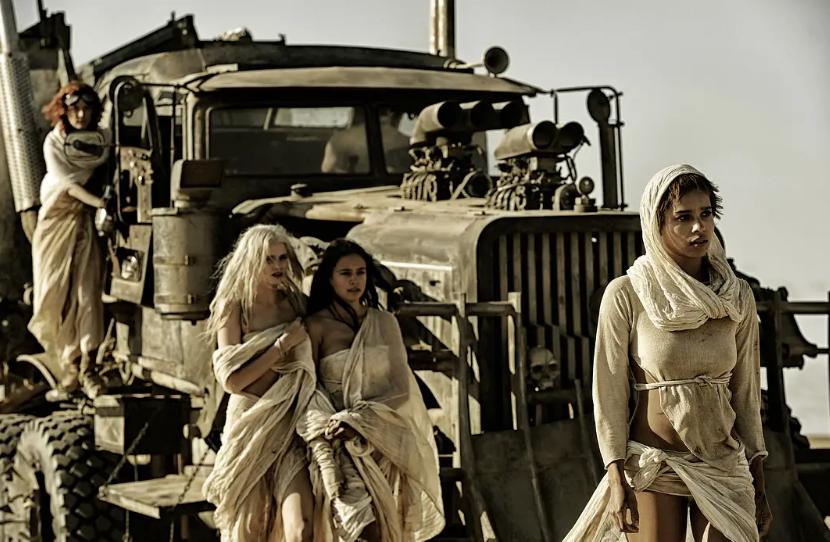 《狂暴之路》：疯狂高燃的动作电影背后，竟是女权的涅槃重生