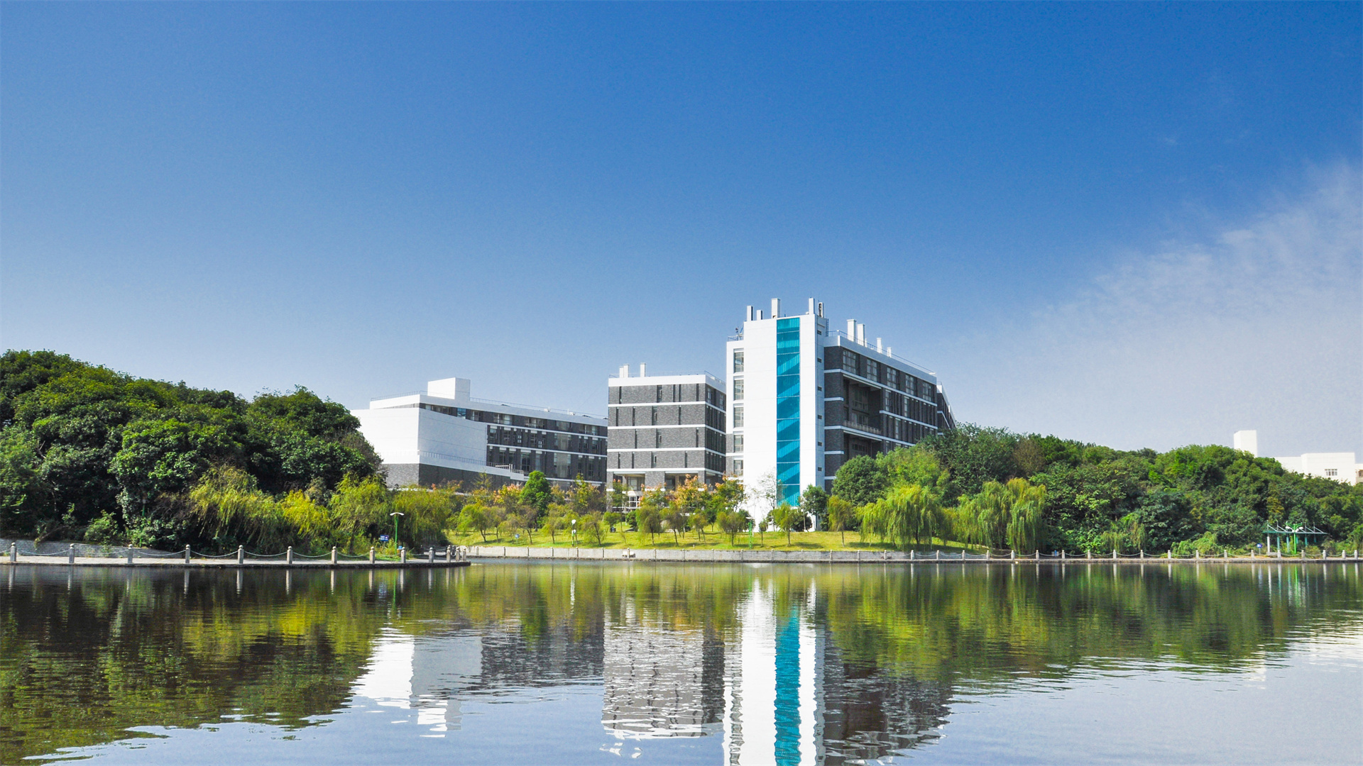 人民日报点名夸赞！江西2所大学实力雄厚，口碑好，社会认可度高