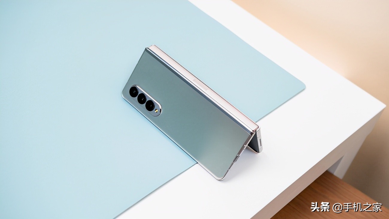 最新款三星折叠屏手机galaxy,三星折叠手机galaxyzfold35g