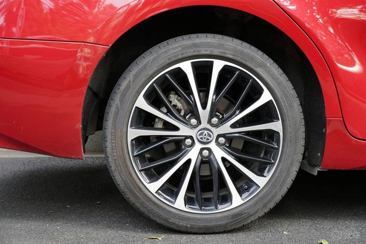 八代凯美瑞运动版红内饰,八代凯美瑞运动版电光宝石绿