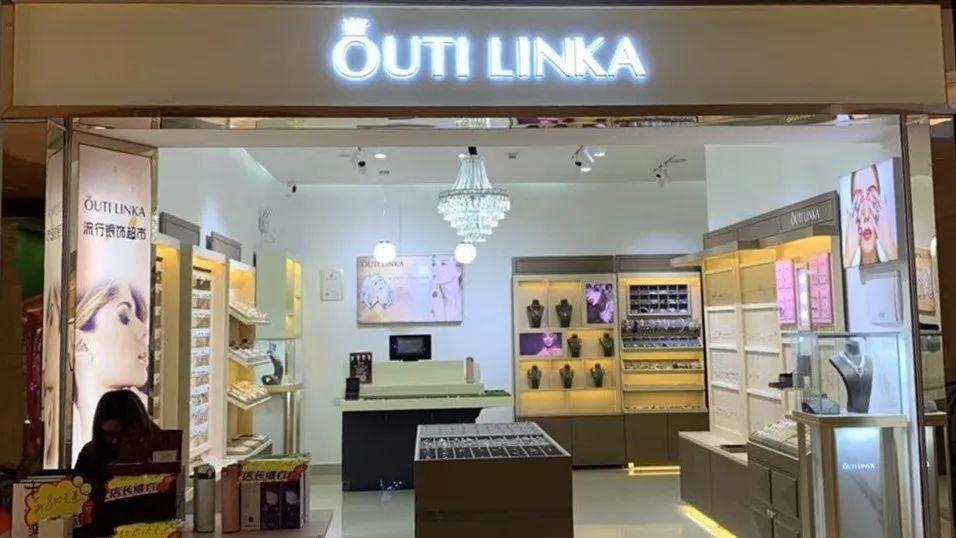 至强扫货攻略！佛山CBD潮玩新地标，女生月购物狂欢！