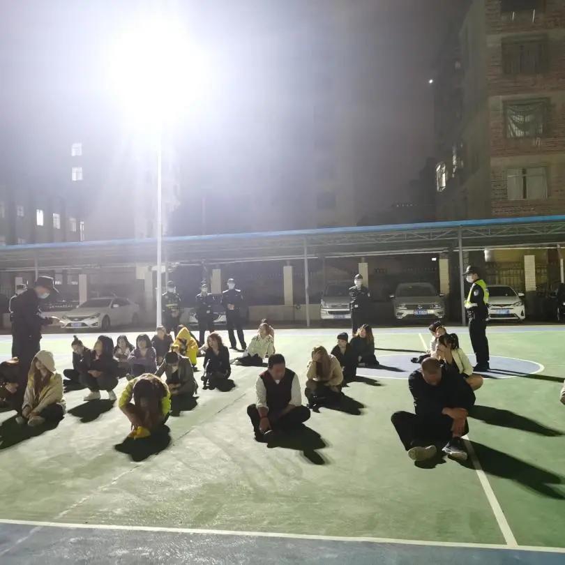 凌晨出动开展夜查行动,警方星夜清查风暴