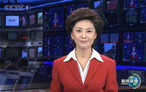 央视海霞西装照片,海霞主持人穿红色西装