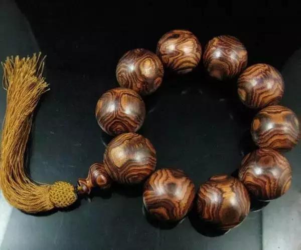 沉香海黄小叶紫檀的区别图片欣赏,小叶紫檀海黄沉香手串价值