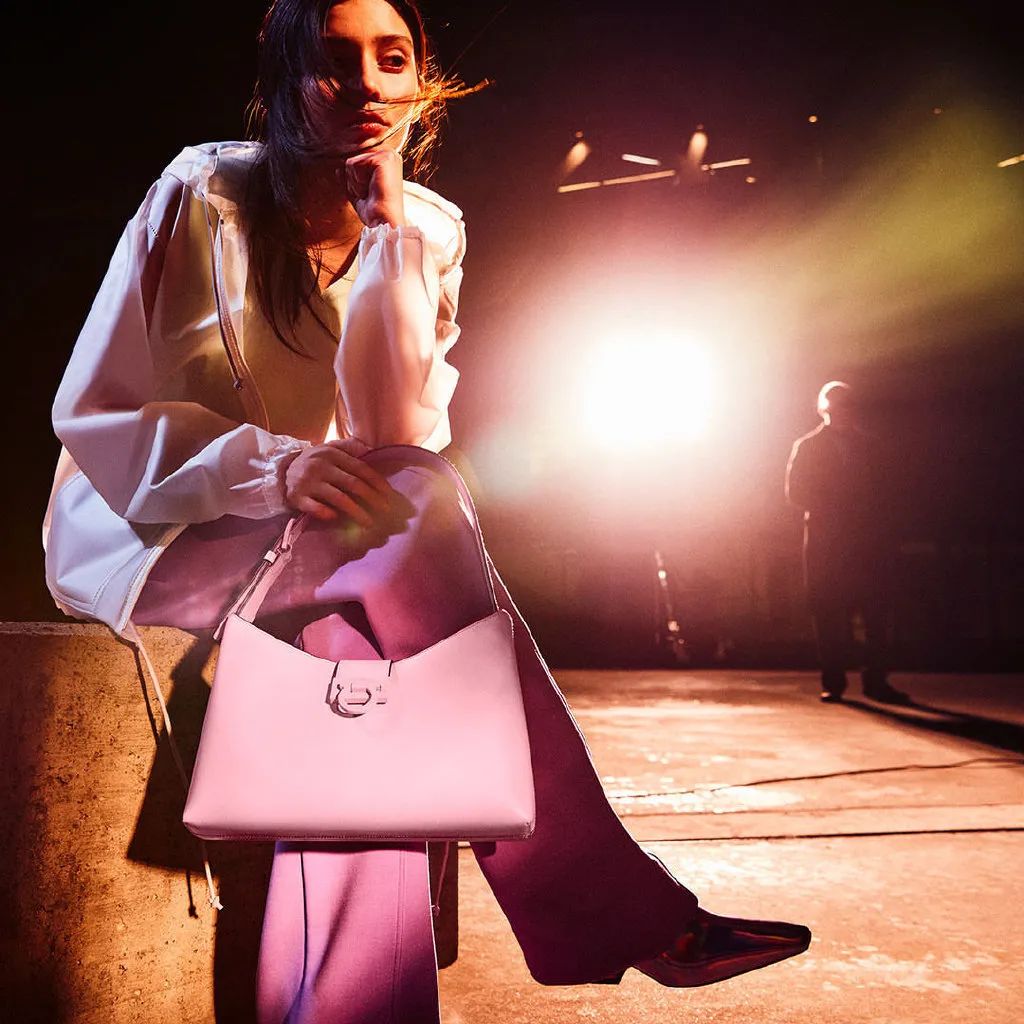 复古辣妹腋下包小众质感新月包,意大利腋下包推荐小众高级款