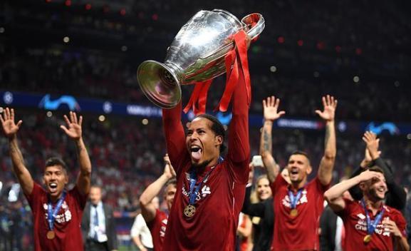 十大催人泪下的足坛巨星告别,2018年足坛8位大佬的告别