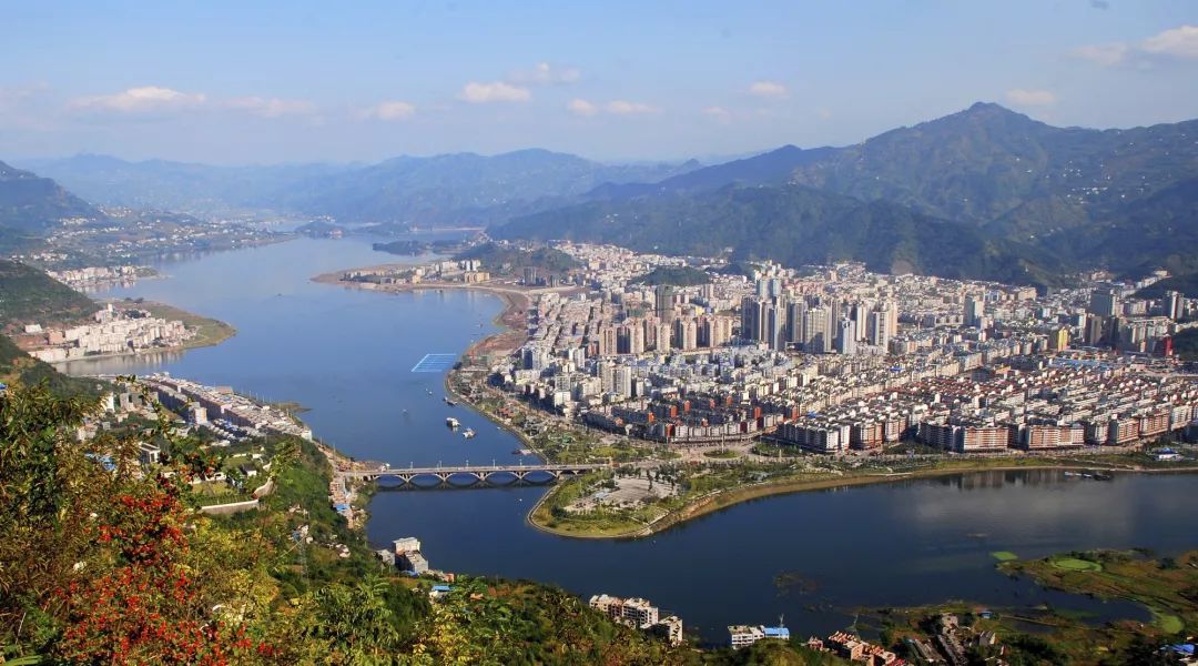 重庆生活压力大吗,重庆生活成本最低的县城