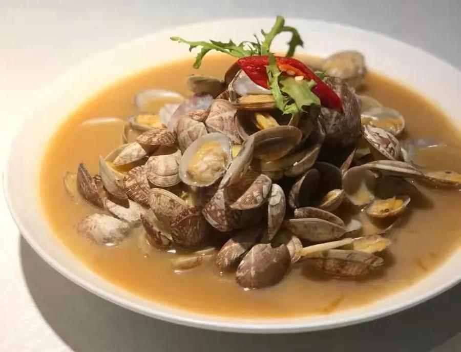 和奥运冠军杨倩合影,杨倩家乡观看奥运会