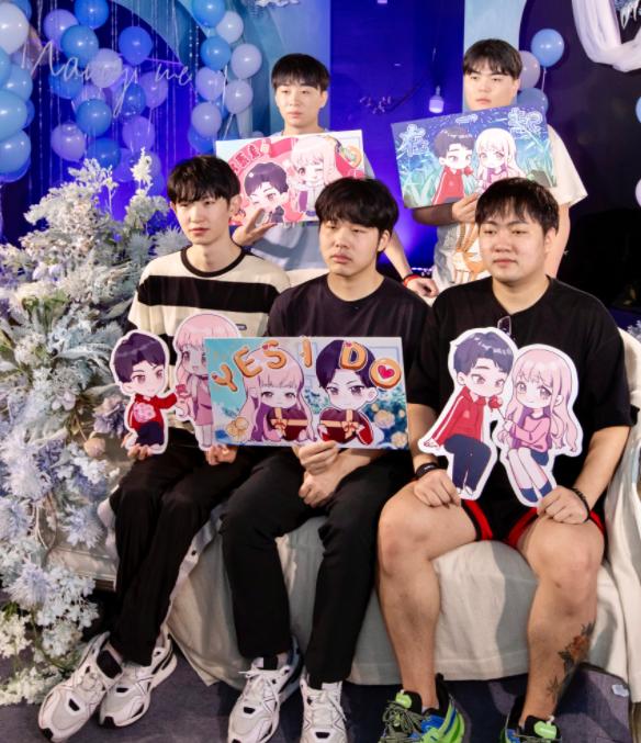 梦泪直播看ag比赛看见兮兮在现场,梦泪与兮兮的婚礼ag成员合照