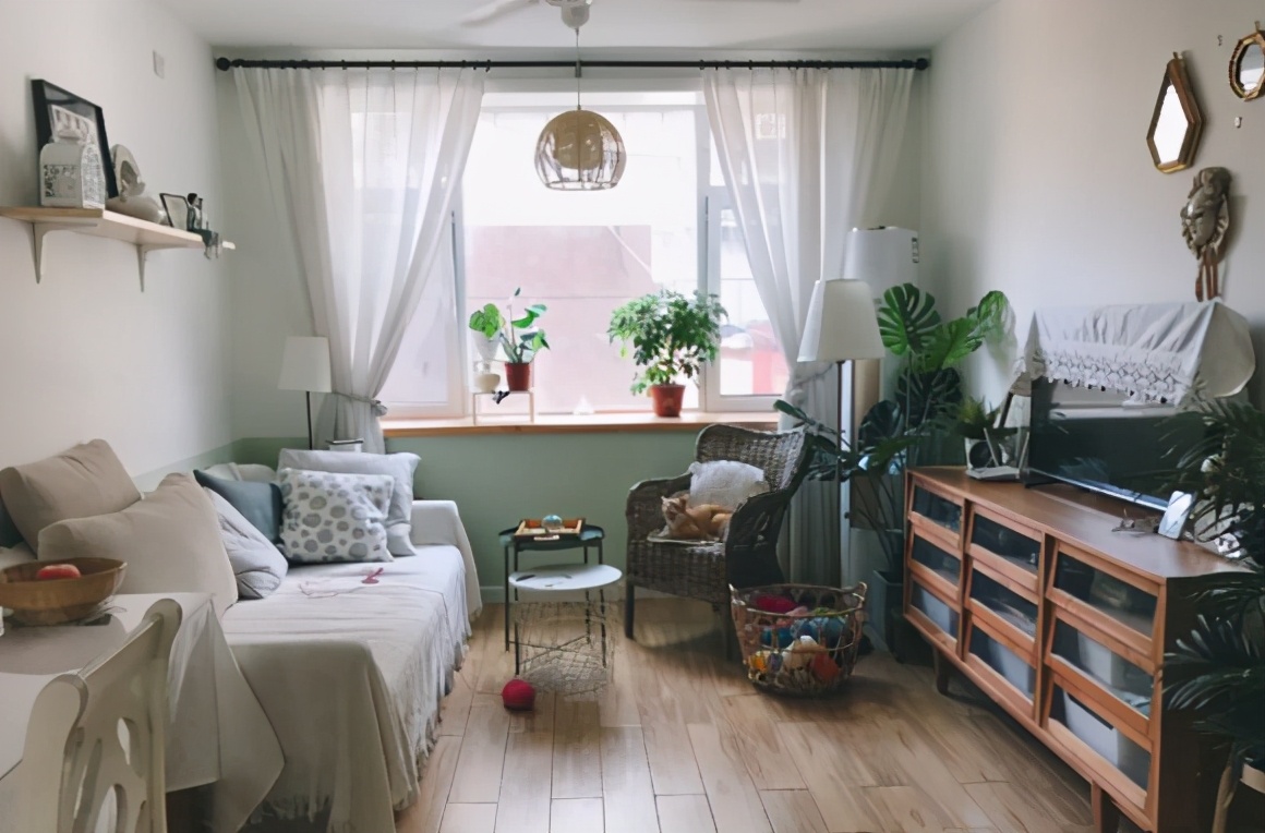 无阳台客厅装修88平米,无阳台轻奢风装修三室两厅实景