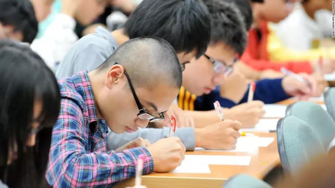 父母近视孩子就一定近视吗,父母近视孩子会怎么样