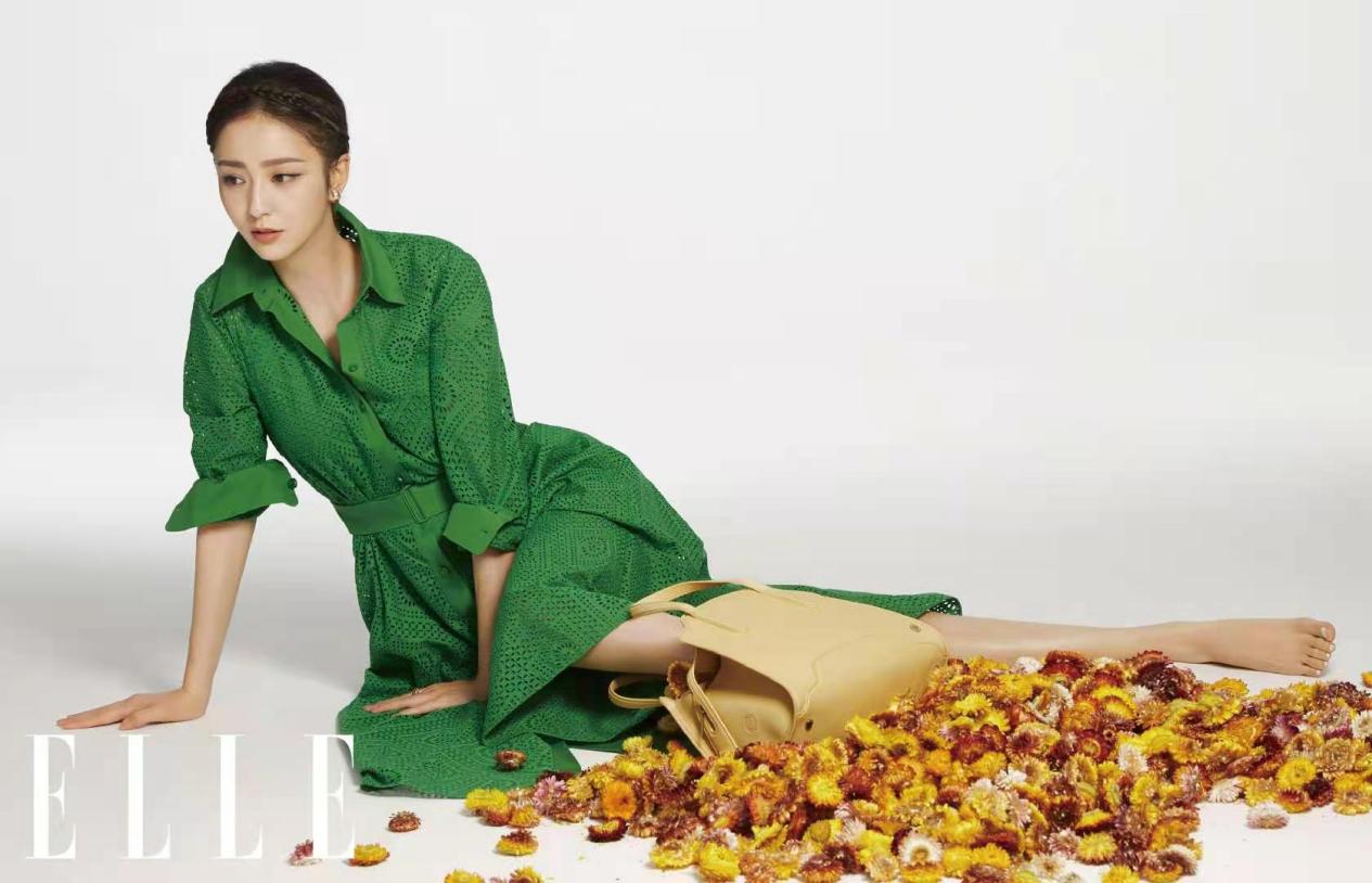 佟丽娅超短裙穿搭,佟丽娅深v礼服裙写真