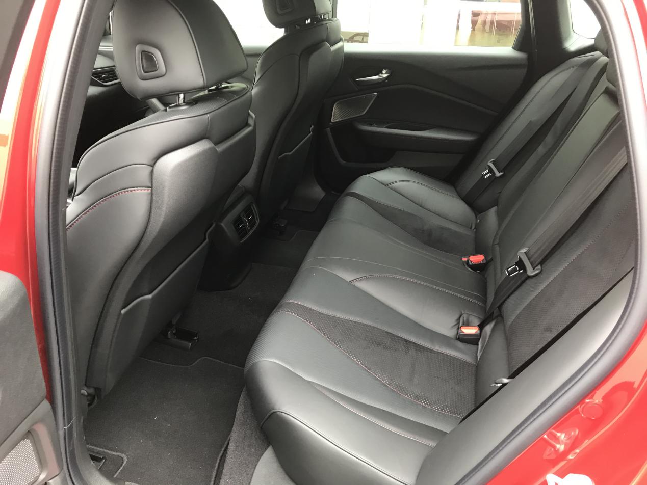 新款讴歌tlx实车,硬朗的运动感新款讴歌tlx实车