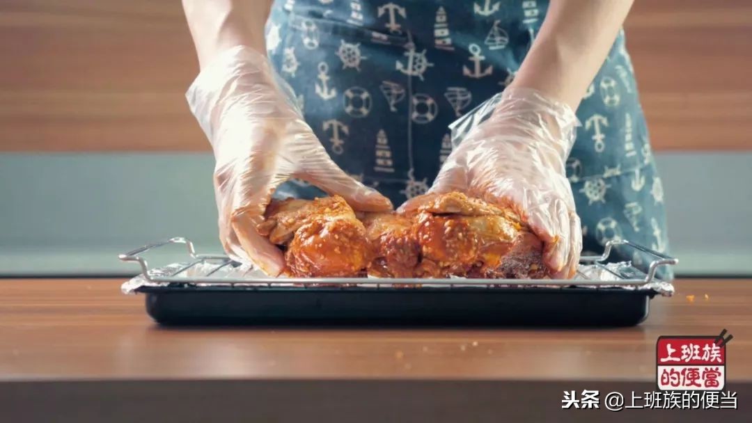 外焦里嫩的烤鸡怎么做,烤箱烤鸡怎么做到外焦里嫩