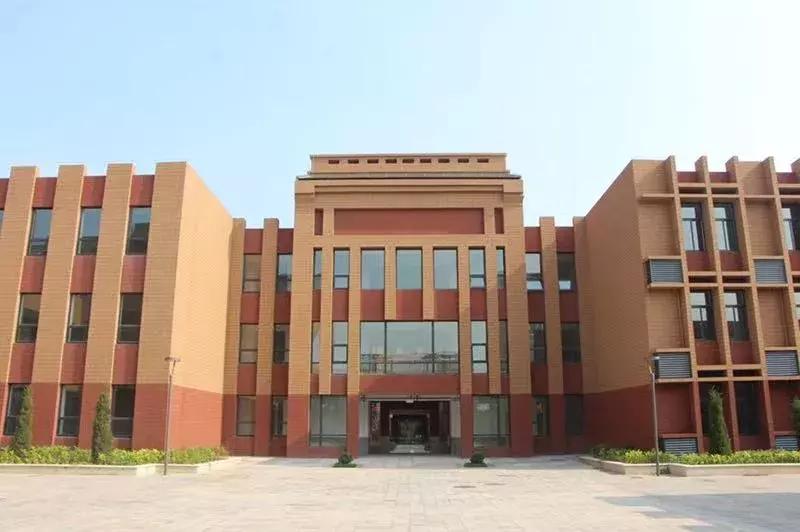 西咸新区西安铁一中学怎么样,西安铁一中学校区