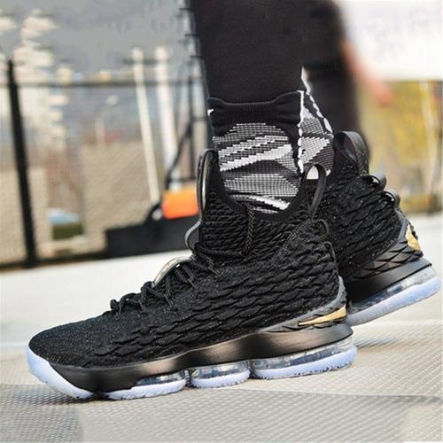 耐克为勒布朗出多少双鞋,耐克几亿球鞋