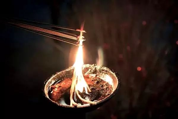 七月半中元节又有盂兰盆节,盂兰盆节民间俗称中元节