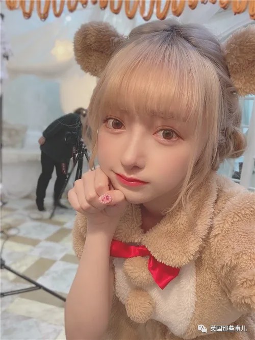 19岁少女整容成60岁大妈,女子花20w整容成网红脸