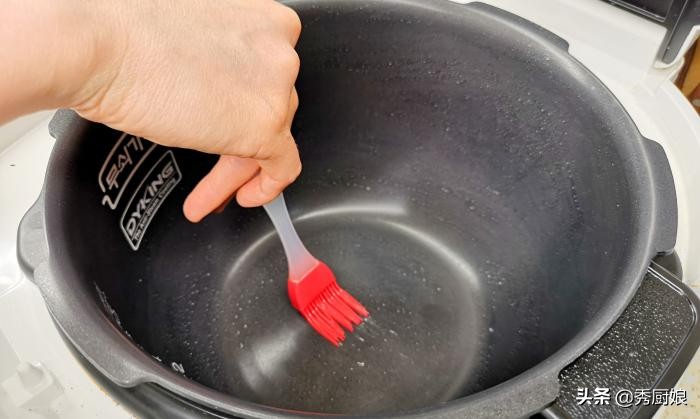 如何做蛋糕不用电饭煲也不用烤箱,不用烤箱不用电饭锅的蛋糕教程