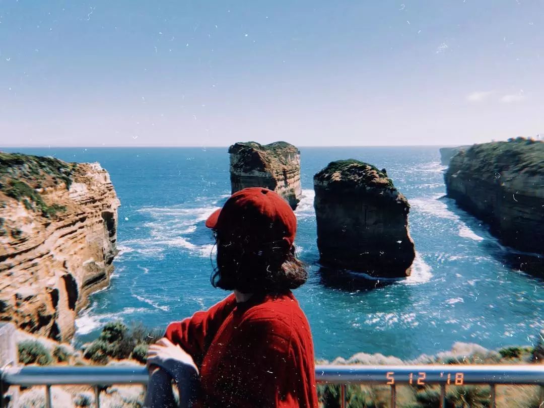 姑娘带着针线去旅游,刺绣记录最美风景，Gucci都找她合作！