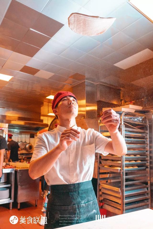 昆明这家开在76年前电影院的餐吧，手工披萨被写进国外旅游攻略