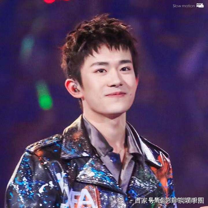 易烊千玺狗啃刘海“又奶又A”帅出新高度，这是什么神仙颜值！