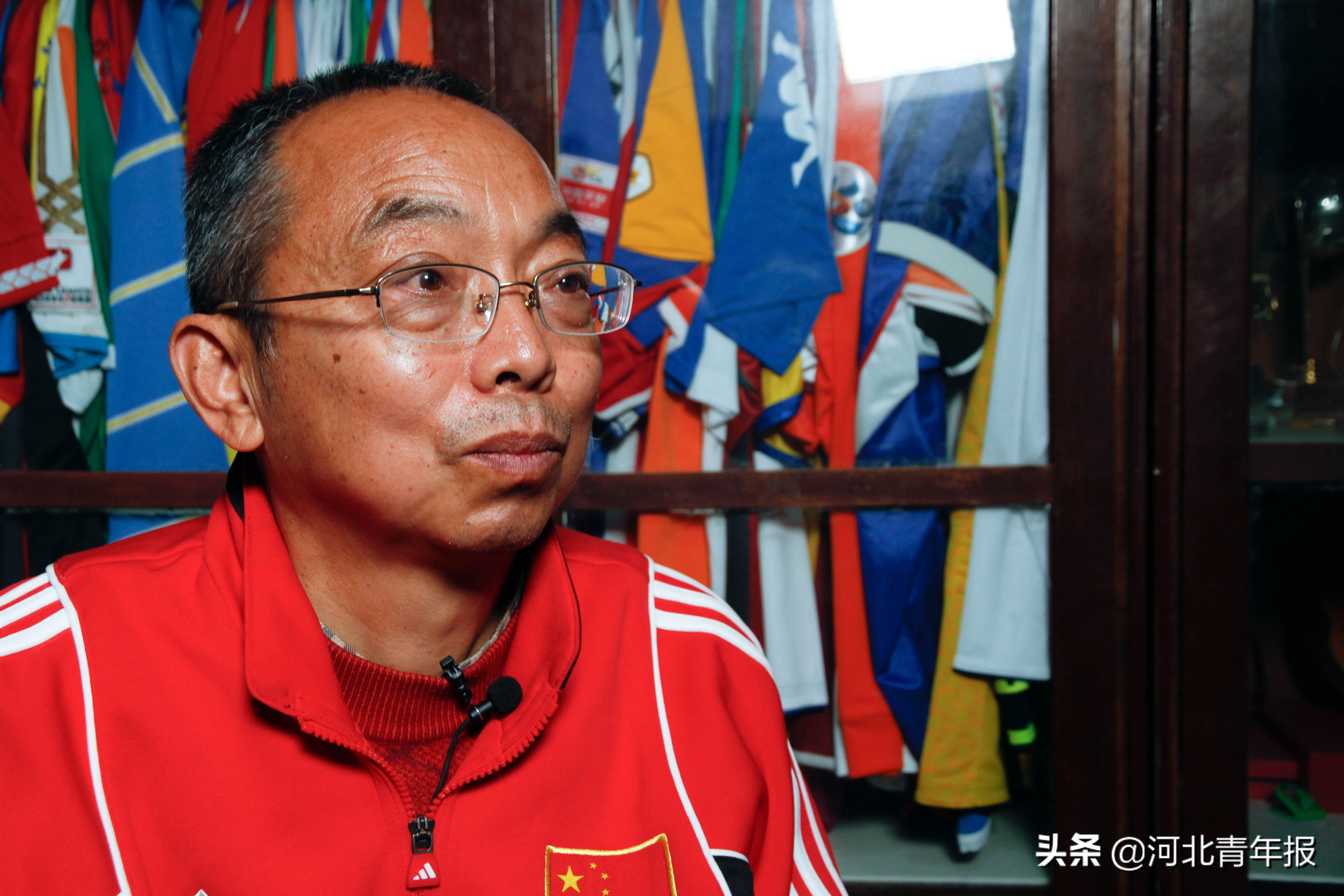 能踢球能打篮球还能跑步的鞋,能踢球也是个奇迹