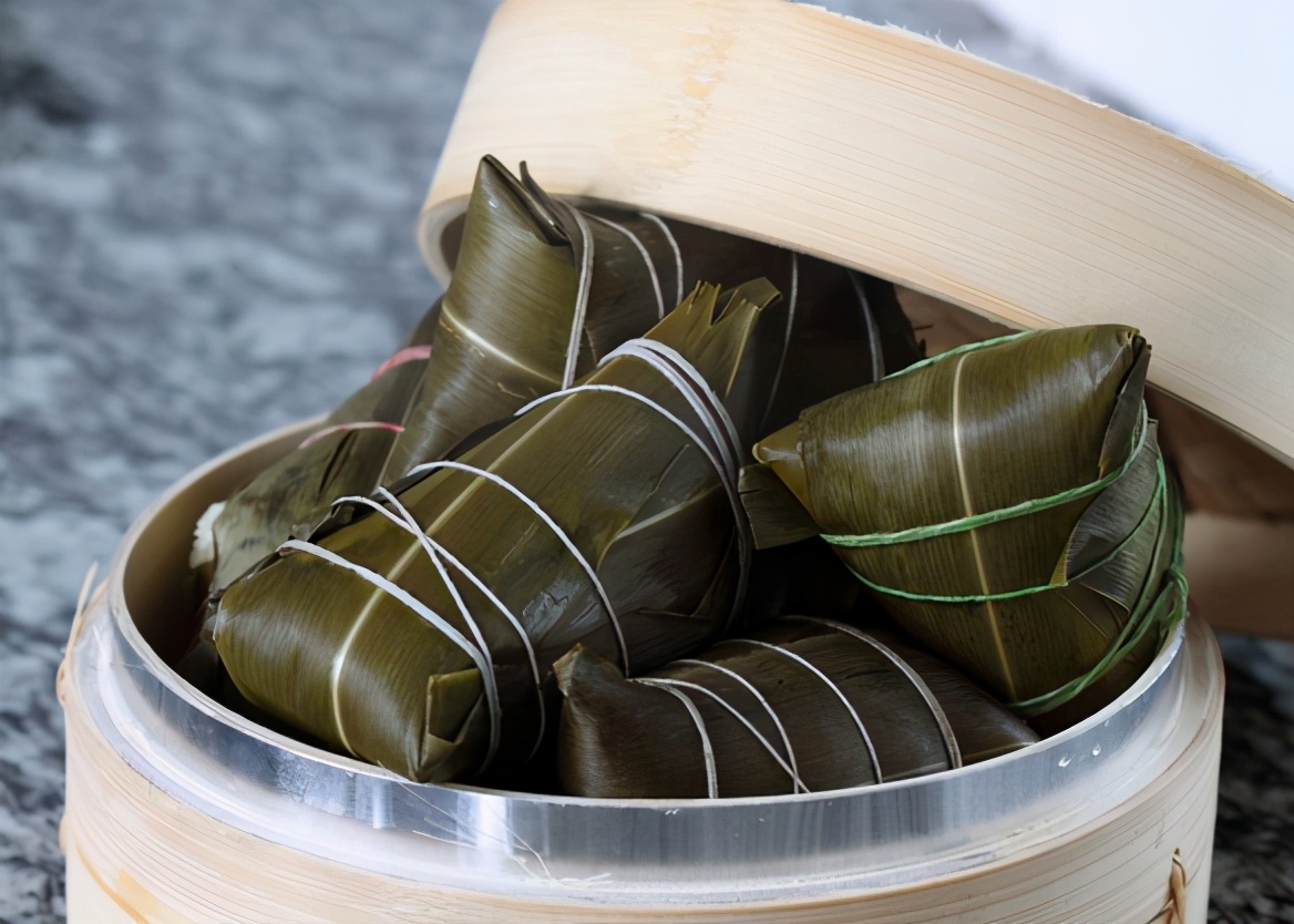 甜馅粽子怎么做糯米才不会夹生,包粽子时糯米要泡多久