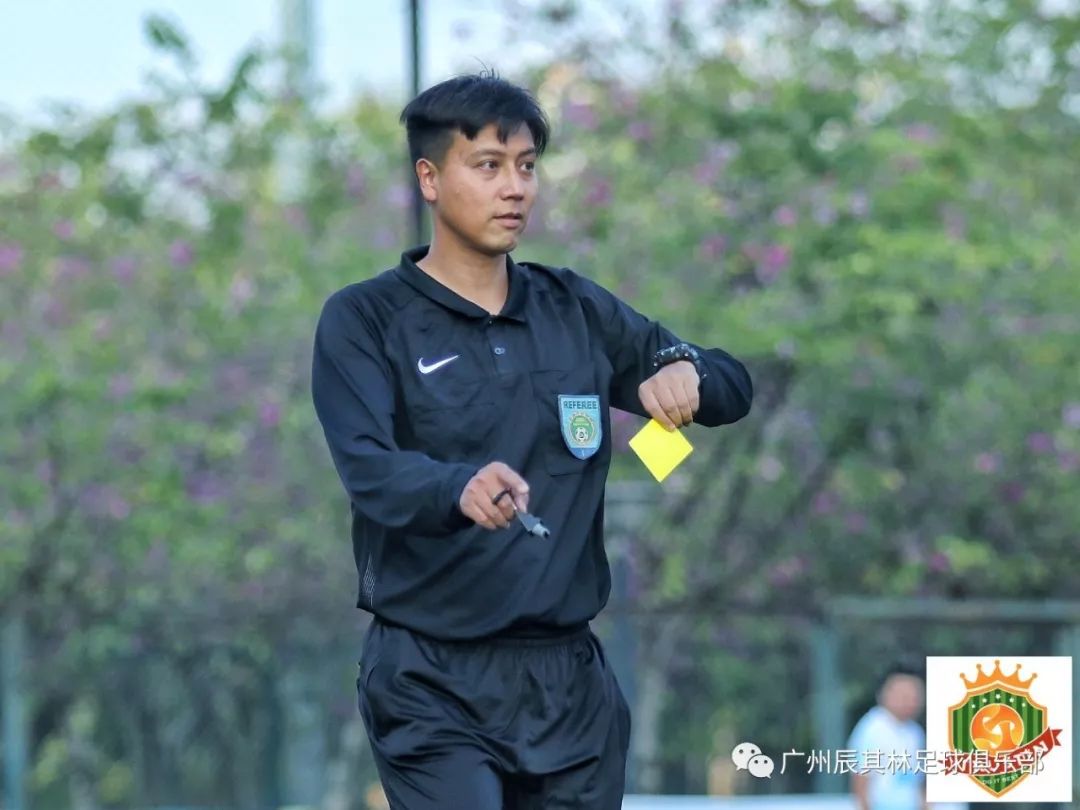 疫情隔离不隔爱主题,足球接力共同抗击疫情