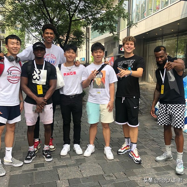 陈坤晒儿子帅气校服照,陈坤17岁儿子