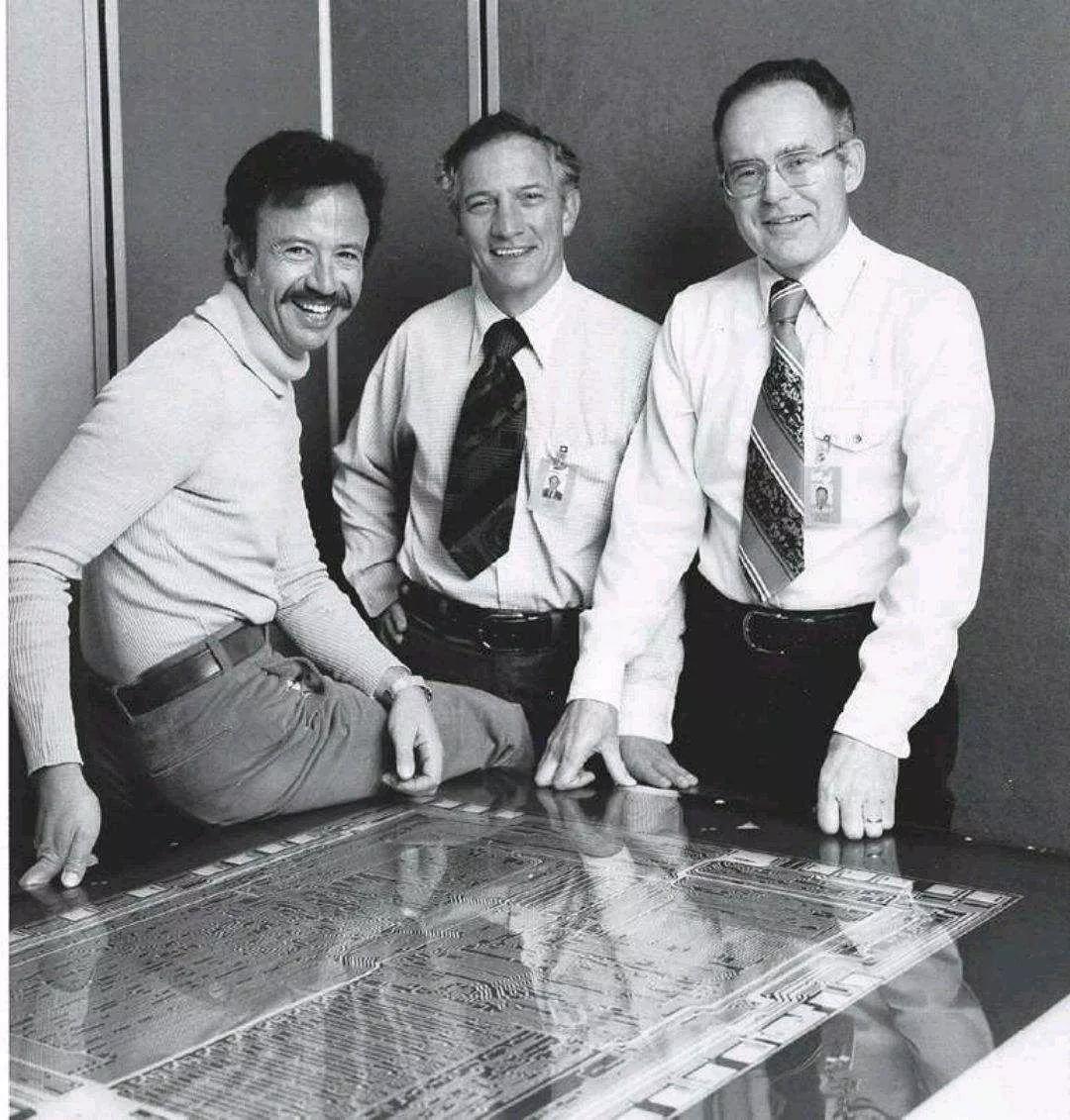 英特尔重新夺回了市场,英特尔100亿美元