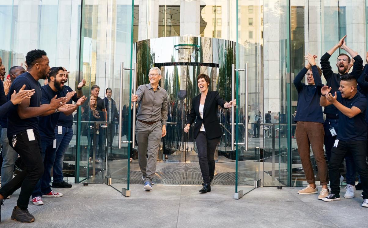 库克上任时乔布斯还在吗,库克什么时候走出乔布斯的阴影