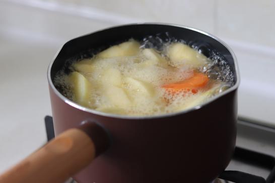 如何将果汁过滤清澈,苹果汁怎么榨才能让渣细腻