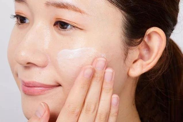 大油皮持久不氧化不脱妆底妆推荐,cpb妆前干皮秋冬