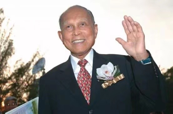 霍英东：冒死运战资，曾是申奥功臣，豪掷40亿开发不毛之地