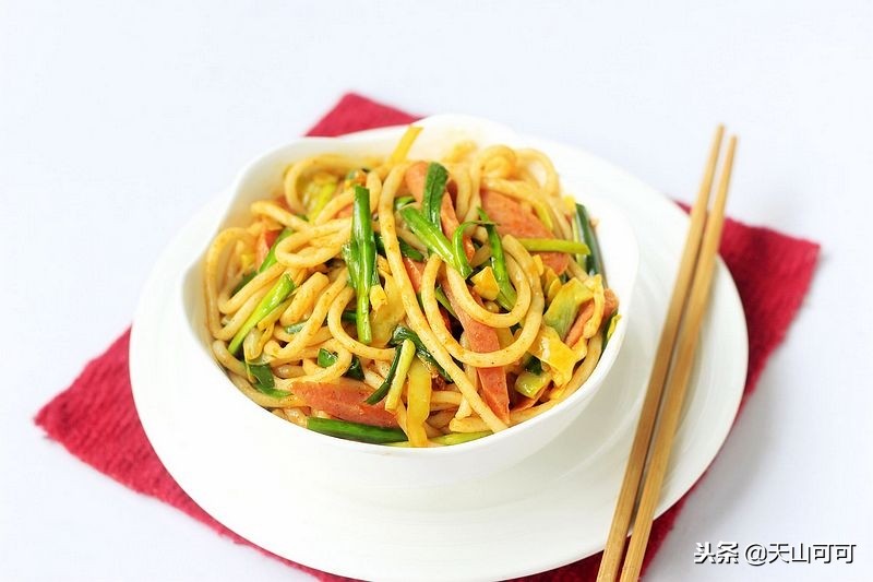 家常炒米粉简单又好吃,炒米粉怎么让不粘不坨又好吃