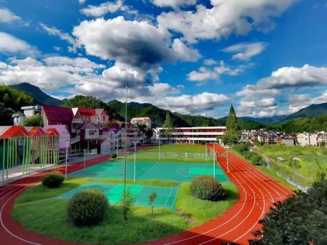 恰同学少年勇敢追梦,恰同学少年请全力奔跑