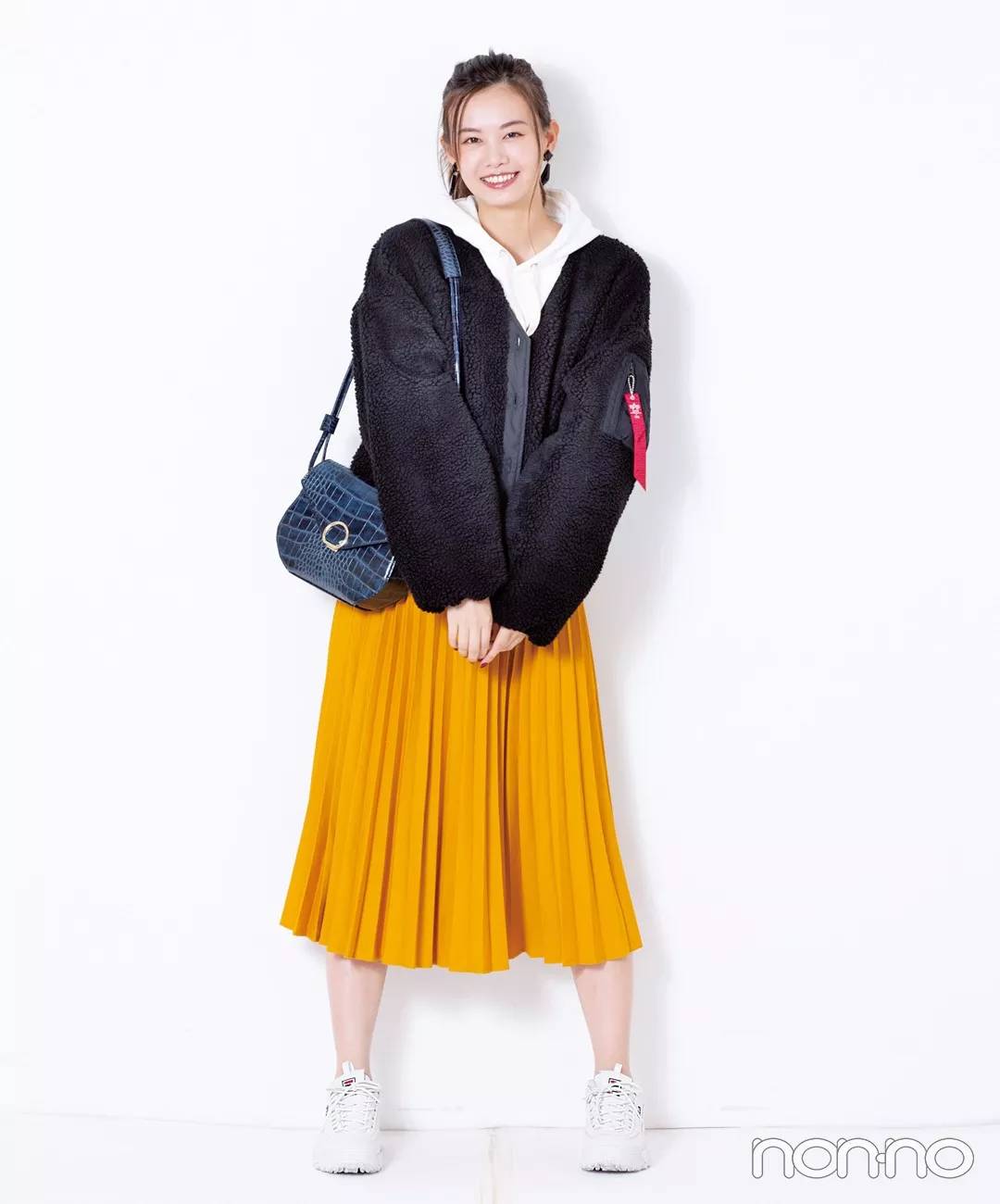 白色高底运动鞋穿搭,秋冬运动鞋搭配什么衣服